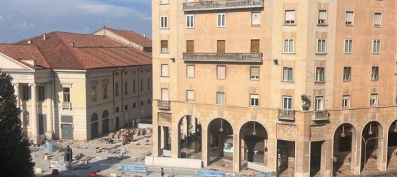 6 bedrooms Apartment in Mantua, Italy No. 370592 17