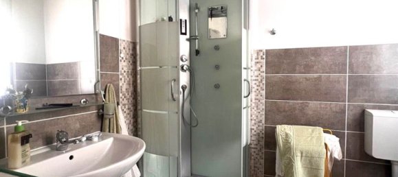 6 bedrooms Apartment in Mantua, Italy No. 370592 9