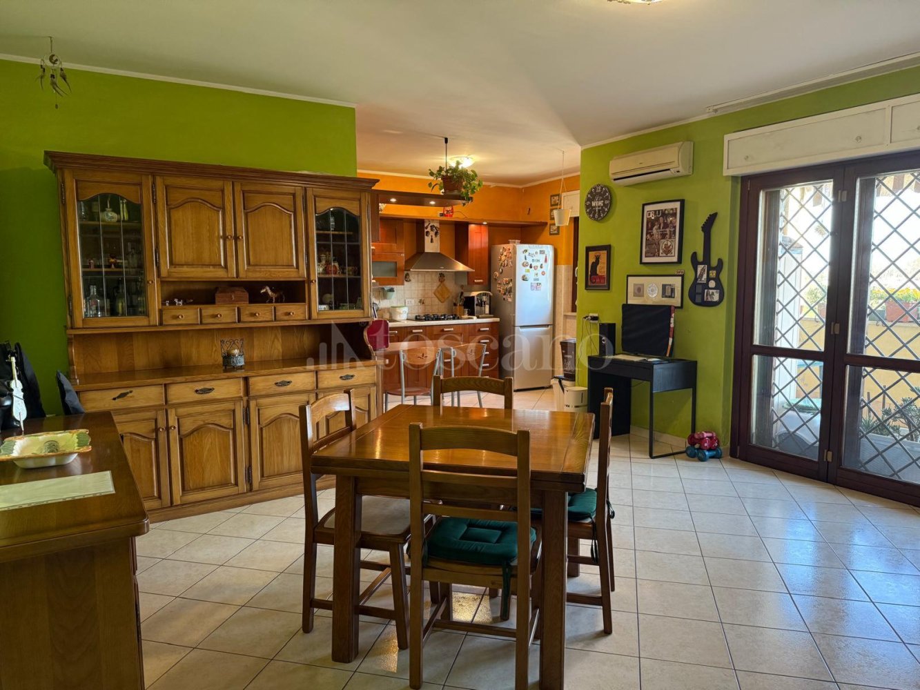 Casa de 3 habitaciónes en Latina, Italy No. 221083