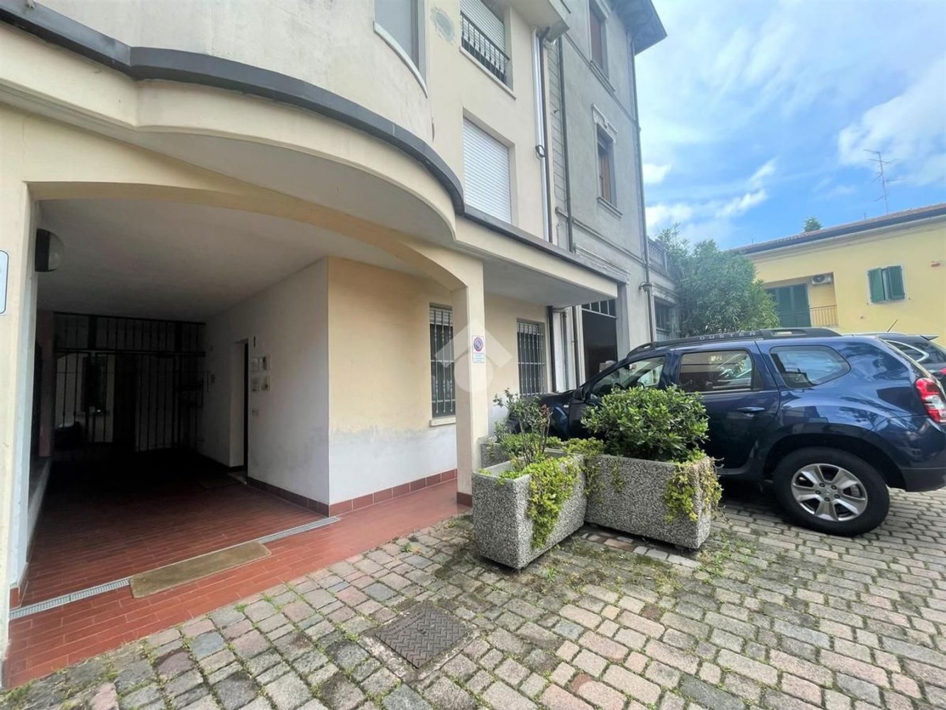 75m² Office in Rubiera, Italy No. 224515