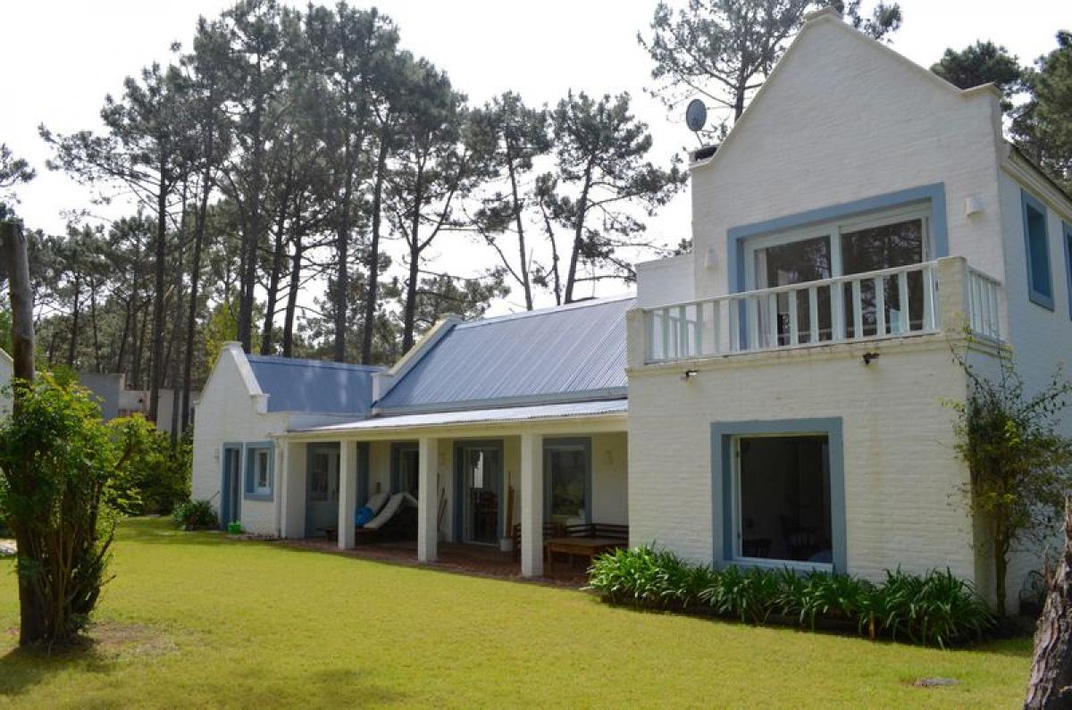 Дом с 4 спальнями в Мальдонадо, Уругвай № 6143