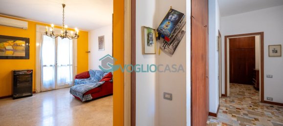 3 bedrooms Apartment in Milan, Italy No. 357921 21