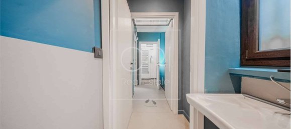 5 rooms Commercial property in Turin, Italy No. 312918 22