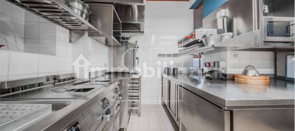 5 rooms Commercial property in Turin, Italy No. 312918 12