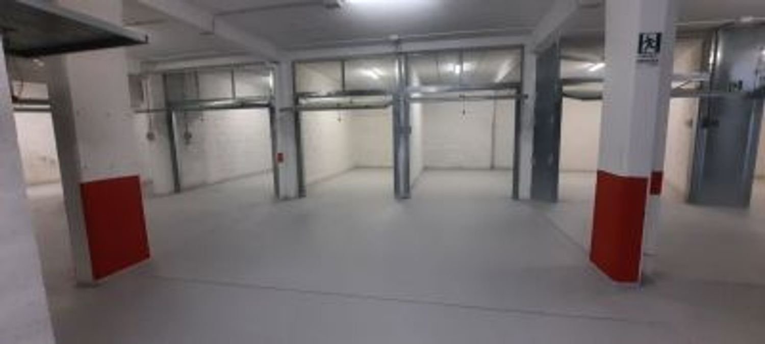  مرآب في Rome, Italy 16متر مربع رقم 177046