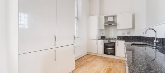 2 bedrooms Apartment in Epsom, United Kingdom No. 9702 7