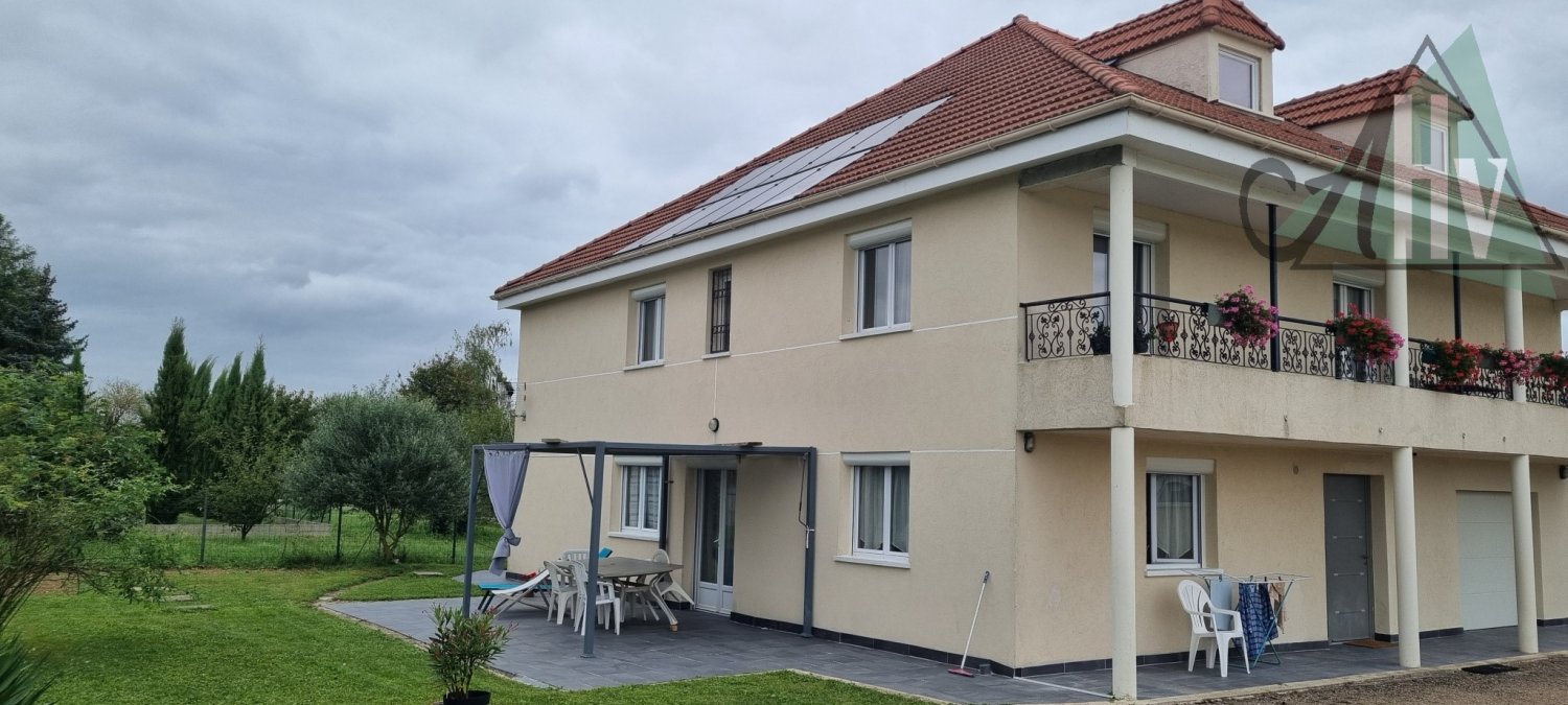 Villa de 4 dormitorios en Fontaine-Macon, France No. 84716