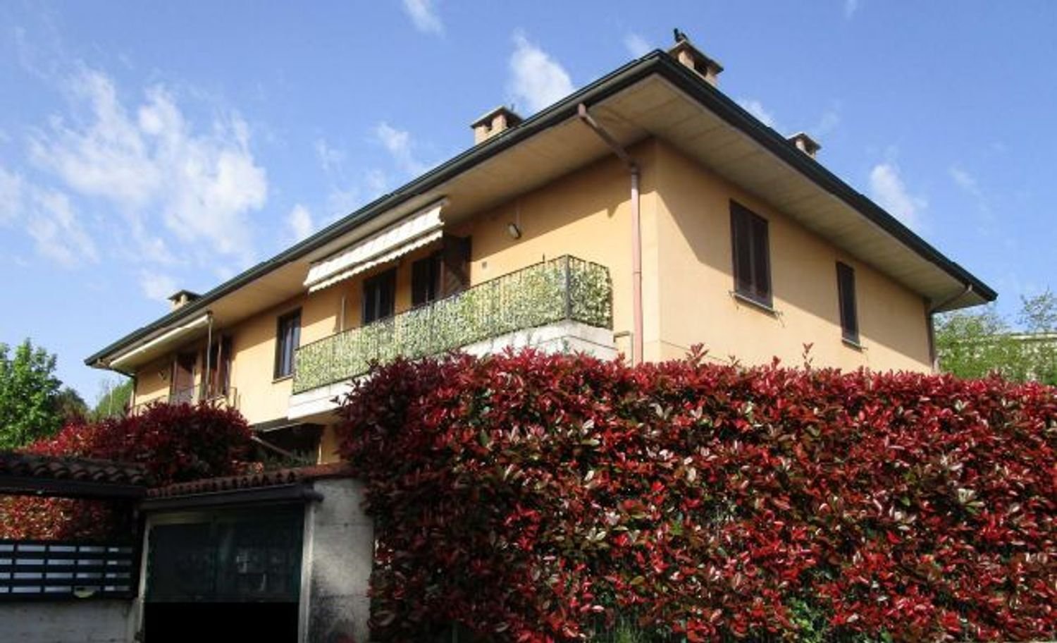 Apartamento de 3 habitaciónes en Carate Brianza, Italy No. 3615