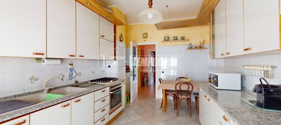 Apartamento de 3 dormitorios en Turin, Italy No. 305560 13