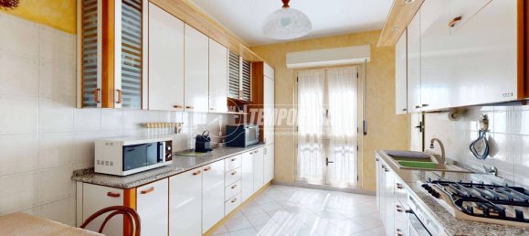 Apartamento de 3 dormitorios en Turin, Italy No. 305560 9
