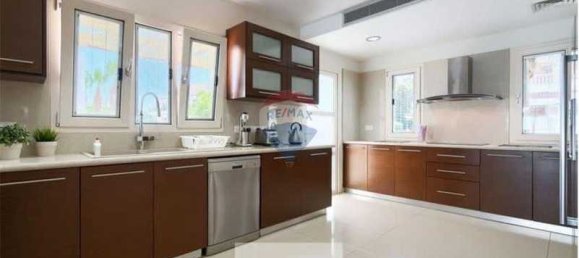 6 bedrooms Villa in Paphos, Cyprus No. 7084 11