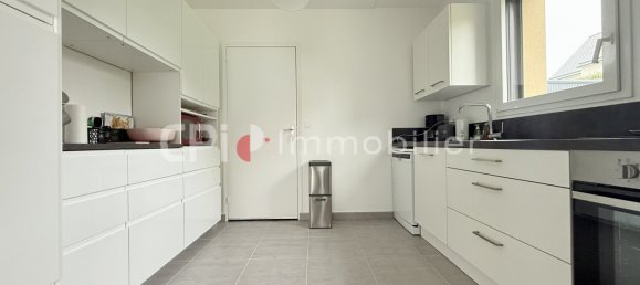 Casa de 4 dormitorios en Saint-Meloir-des-Ondes, France No. 189974 2