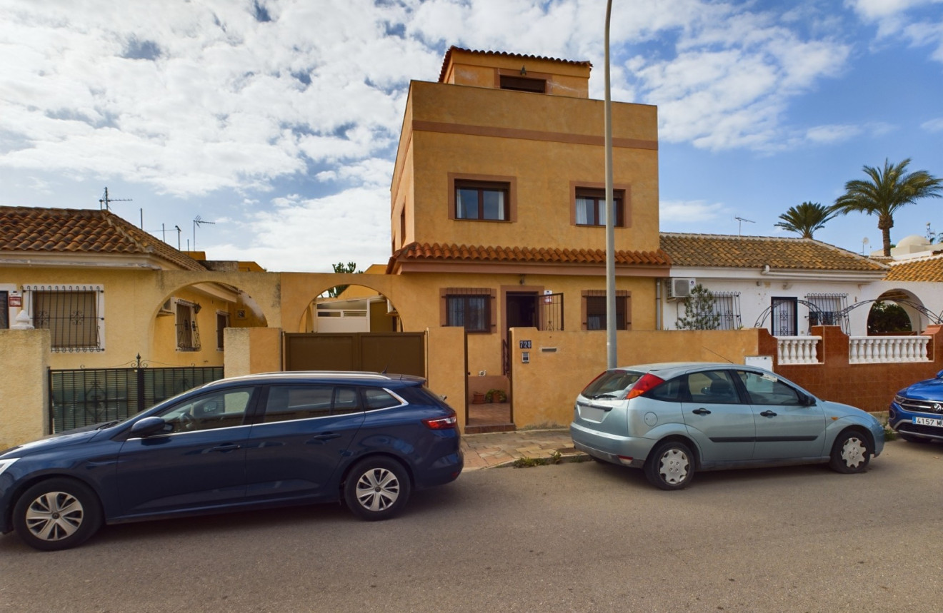 5 bedrooms Townhouse in Los Alcazares, Spain No. 133077