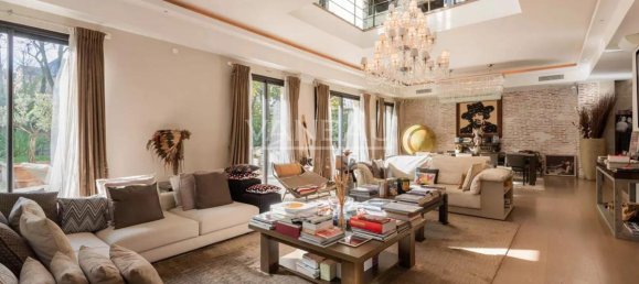 Villa de 5 dormitorios en Neuilly-sur-Seine, France No. 144622 2