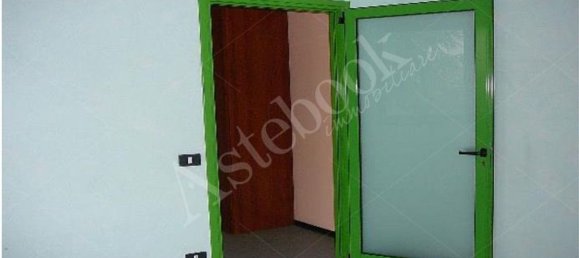 55m² Office in Bergamo, Italy No. 364754 18