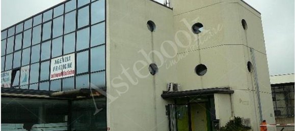 55m² Office in Bergamo, Italy No. 364754 3