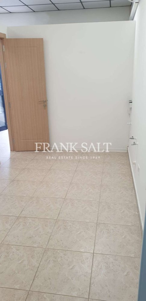 27m² Shop in Zabbar, Malta No. 12459