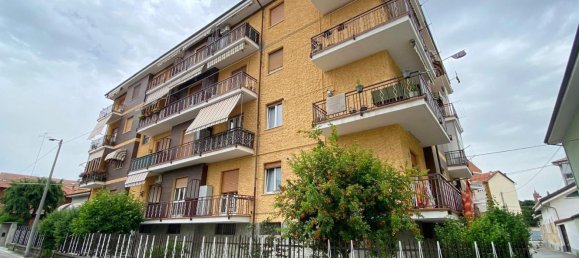 3 rooms Apartment in Bra, Italy No. 76031 3