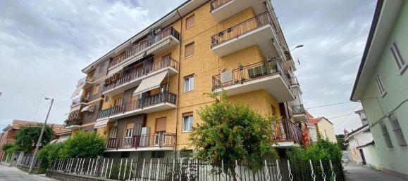 3 rooms Apartment in Bra, Italy No. 76031 17