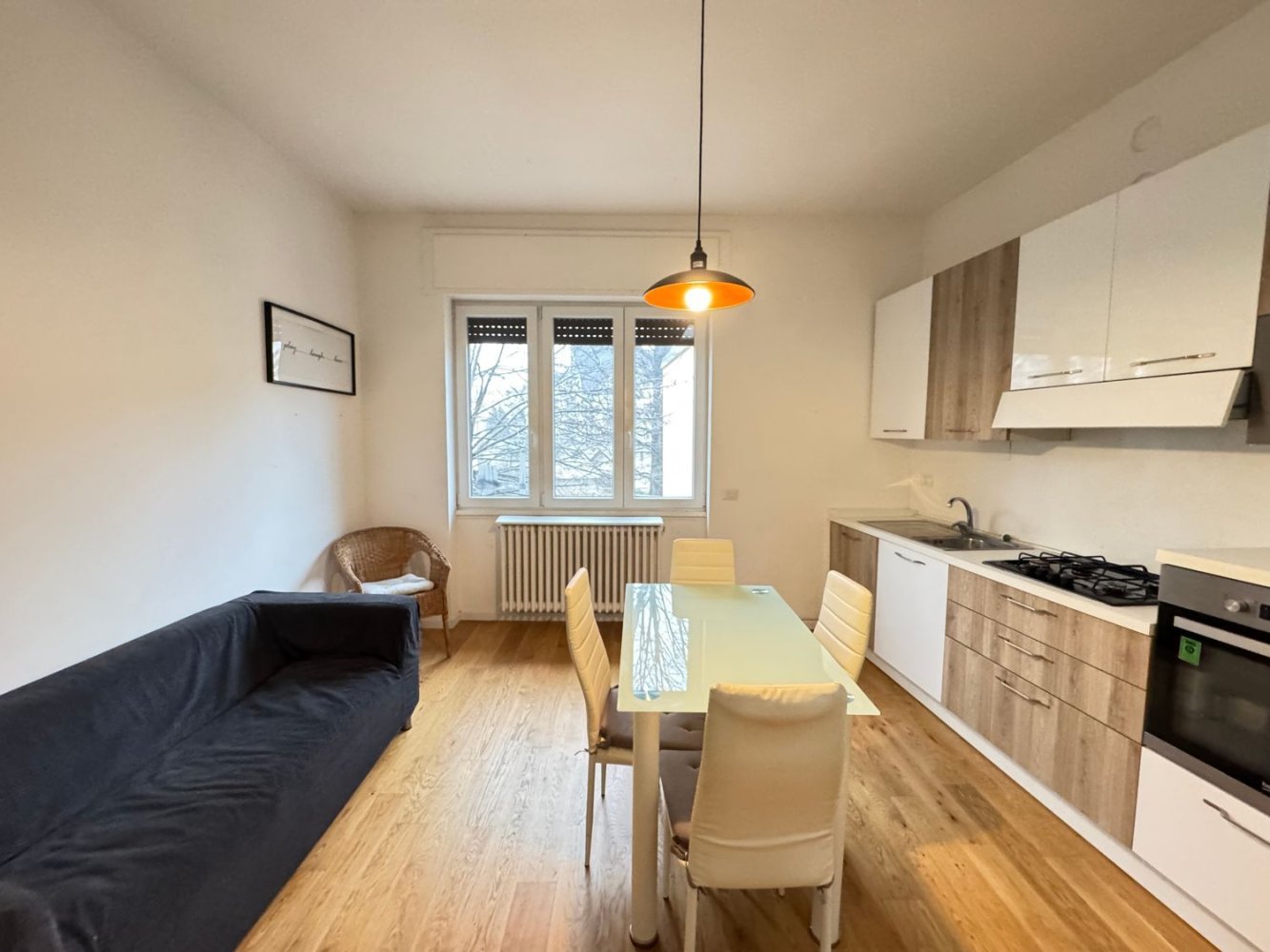 Квартира с 2 комнатами в Чернуско суль Навильо, Италия № 44262