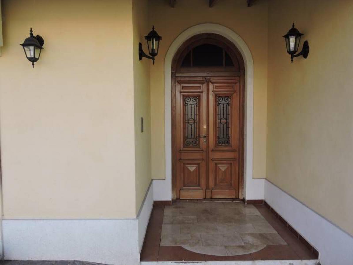 Casa T4 em Berazategui, Argentina N.º 3167