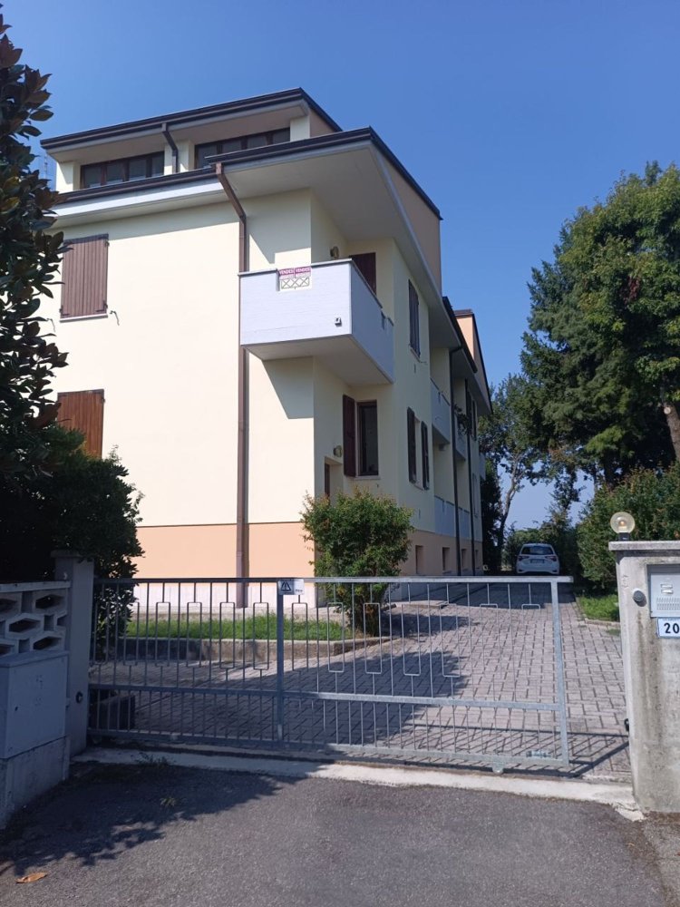5 bedrooms Apartment in Spilamberto, Italy No. 318636