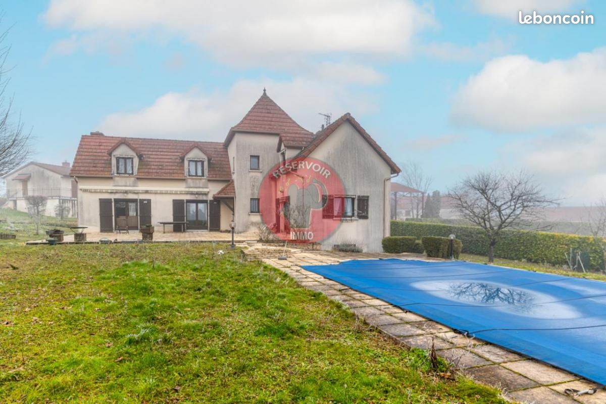 6 غرف نوم منزل في Magny-sur-Tille, France رقم 51070