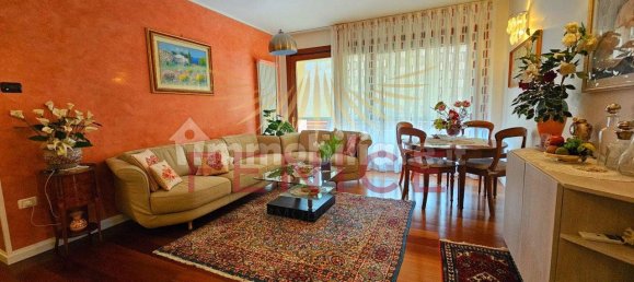 3 bedrooms Apartment in Treviso, Italy No. 327114 2