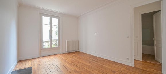 2 bedrooms Apartment in Paris, France No. 170124 4