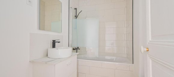 2 bedrooms Apartment in Paris, France No. 170124 6