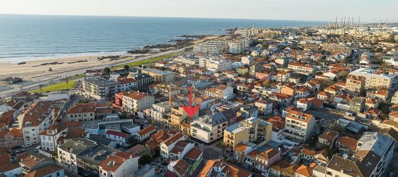 Дом с 7 спальнями в Матозиньюш, Португалия № 175052 33