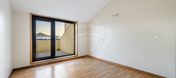 Дом с 7 спальнями в Матозиньюш, Португалия № 175052 26