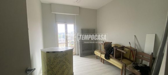 3 rooms Apartment in Brescia, Italy No. 14833 14