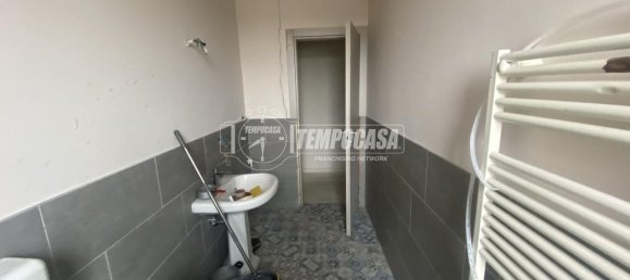 3 rooms Apartment in Brescia, Italy No. 14833 10