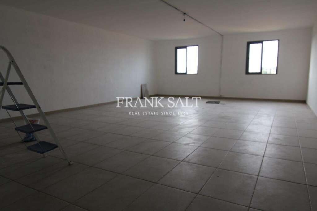  مستودع في Santa Lucija, Malta 230متر مربع رقم 12611