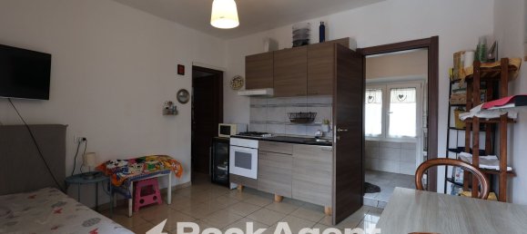 Apartamento de 4 habitaciónes en Livorno, Italy No. 200070 9