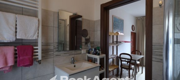 Apartamento de 4 habitaciónes en Livorno, Italy No. 200070 18