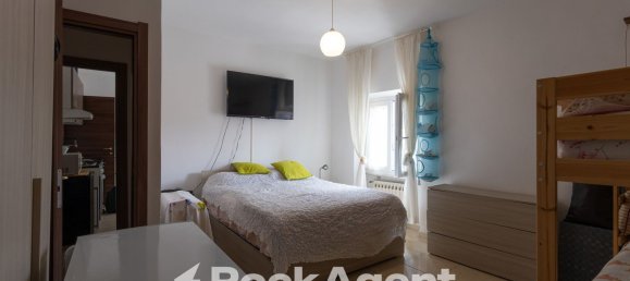 Apartamento de 4 habitaciónes en Livorno, Italy No. 200070 12