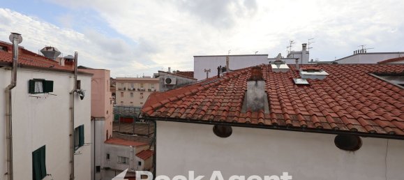 Apartamento de 4 habitaciónes en Livorno, Italy No. 200070 35