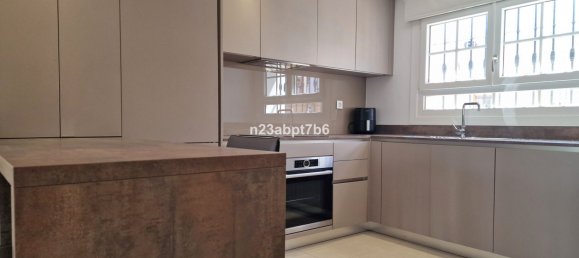 2 bedrooms Townhouse in Marbella, Spain No. 142173 5