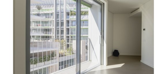 2 bedrooms Apartment in Lisbon, Portugal No. 9624 6