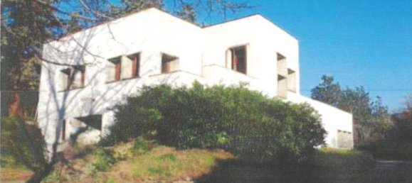 7 rooms Apartment in Trieste, Italy No. 97754 2