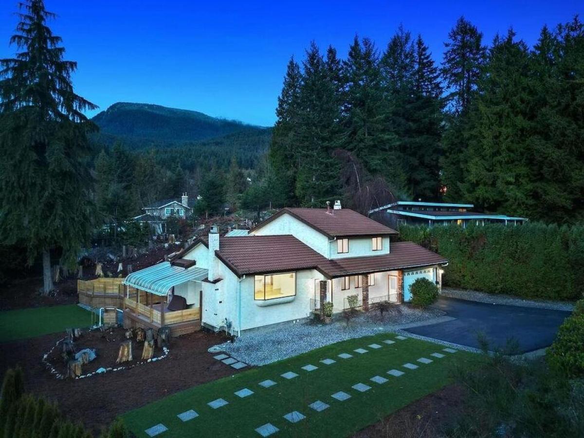 4 bedrooms House in British Columbia, Canada No. 194