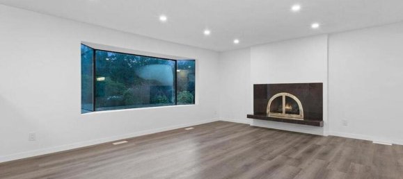 4 bedrooms House in British Columbia, Canada No. 194 12