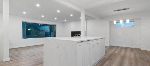 4 bedrooms House in British Columbia, Canada No. 194 4