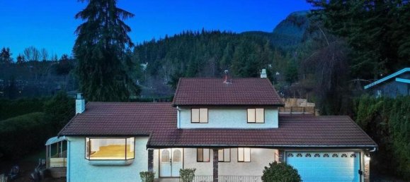 4 bedrooms House in British Columbia, Canada No. 194 3