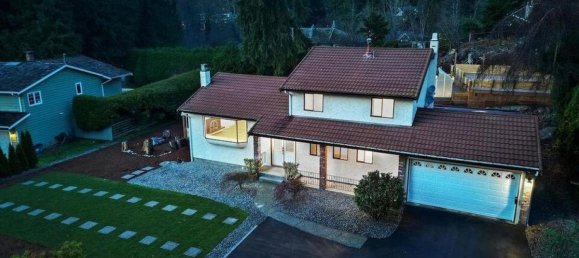 4 bedrooms House in British Columbia, Canada No. 194 5