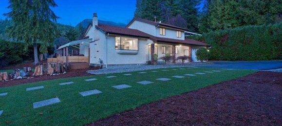 4 bedrooms House in British Columbia, Canada No. 194 9
