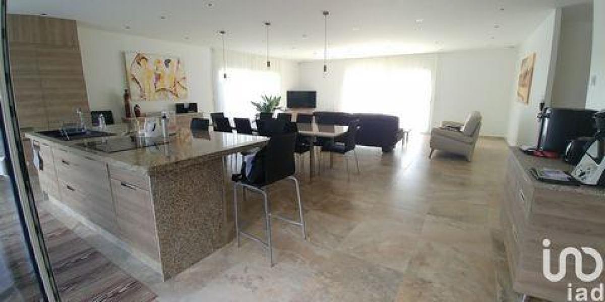 5 bedrooms House in Reims, France No. 29121