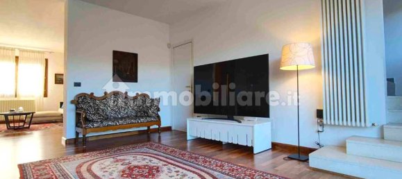 6 bedrooms Villa in Ferrara, Italy No. 207754 4